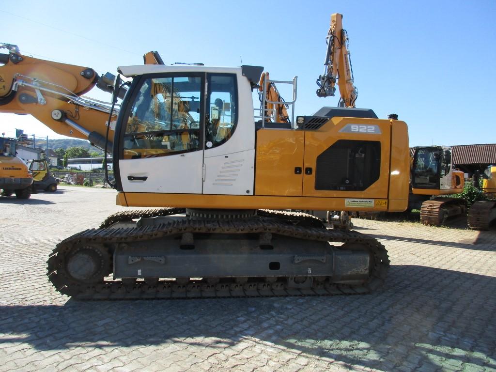 LIEBHERR R 922 crawler excavator