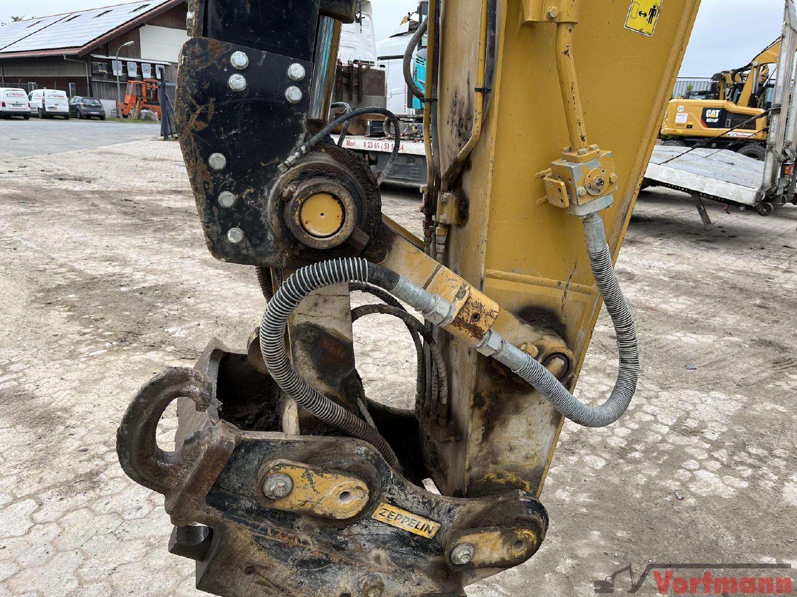 CATERPILLAR 330 crawler excavator