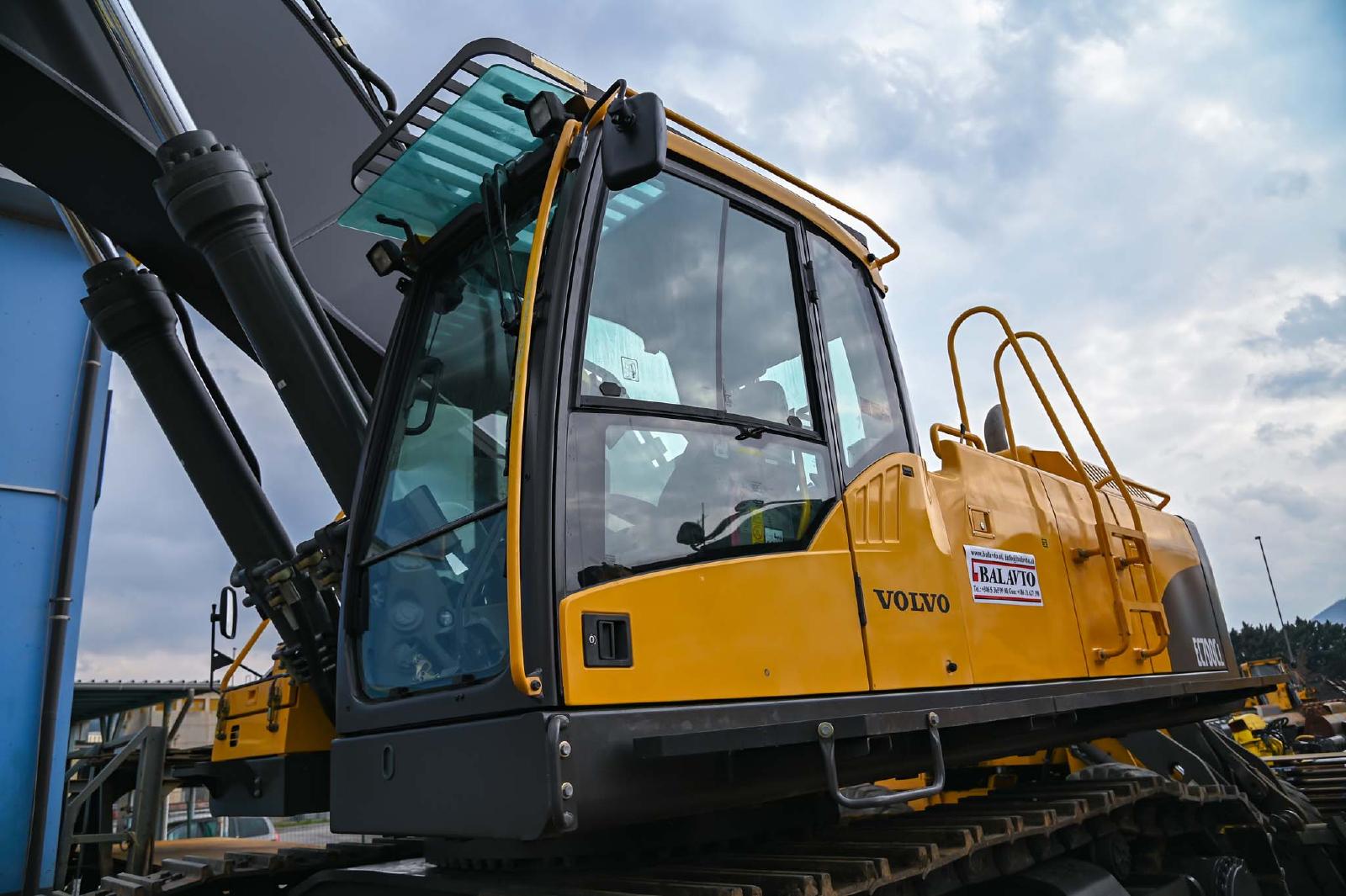 VOLVO EC700CL crawler excavator