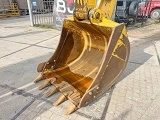 KOMATSU PC210-10 crawler excavator