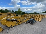 CATERPILLAR 320 crawler excavator