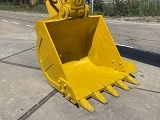 KOMATSU PC210-10 crawler excavator