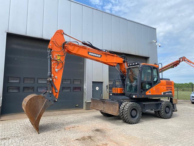 DOOSAN DX170W-5 wheel-type excavator