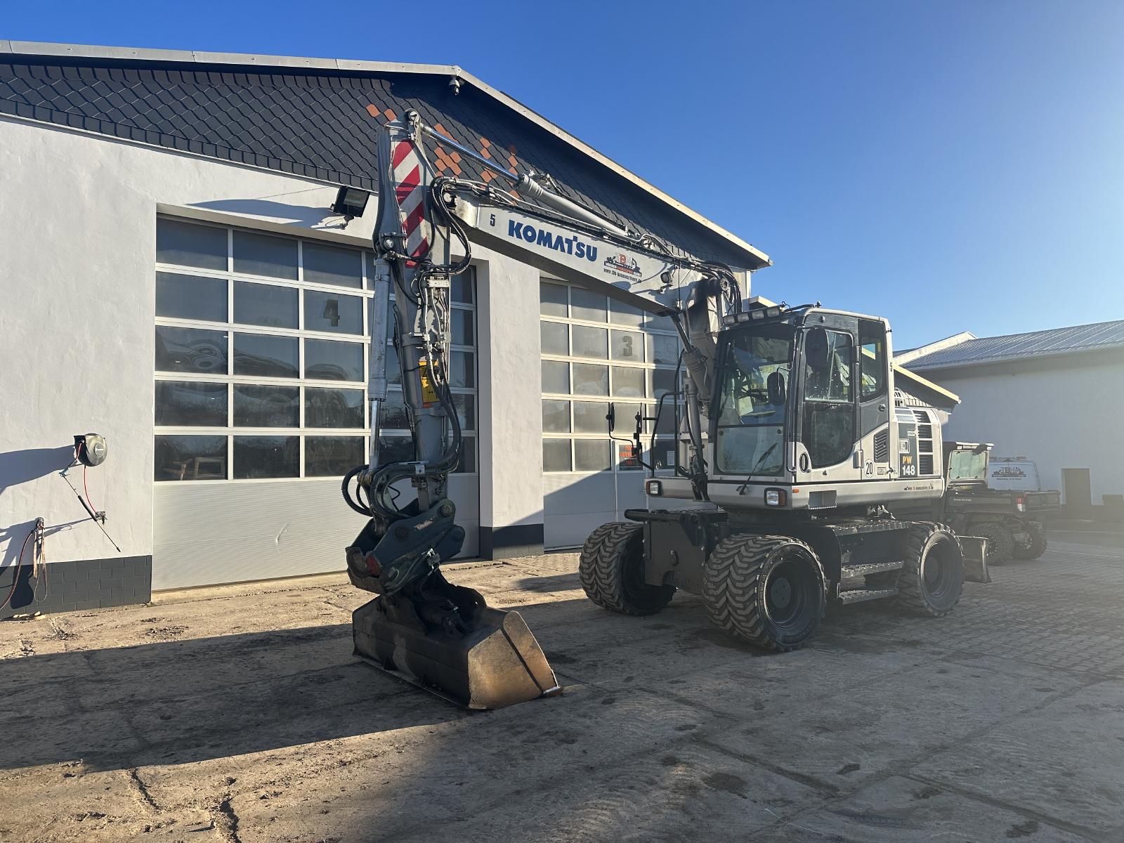 KOMATSU PW148-8 wheel-type excavator