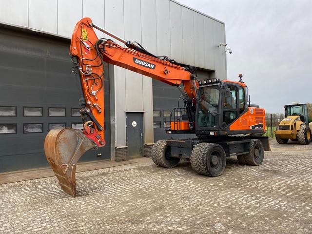 DOOSAN DX170W-5 wheel-type excavator