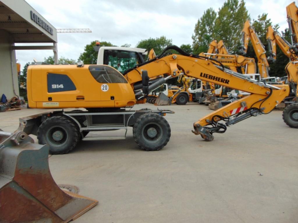 LIEBHERR A 914 Litronic wheel-type excavator