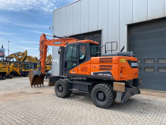 DOOSAN DX170W-5 wheel-type excavator