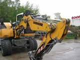 LIEBHERR A 910 Compact Litronic wheel-type excavator