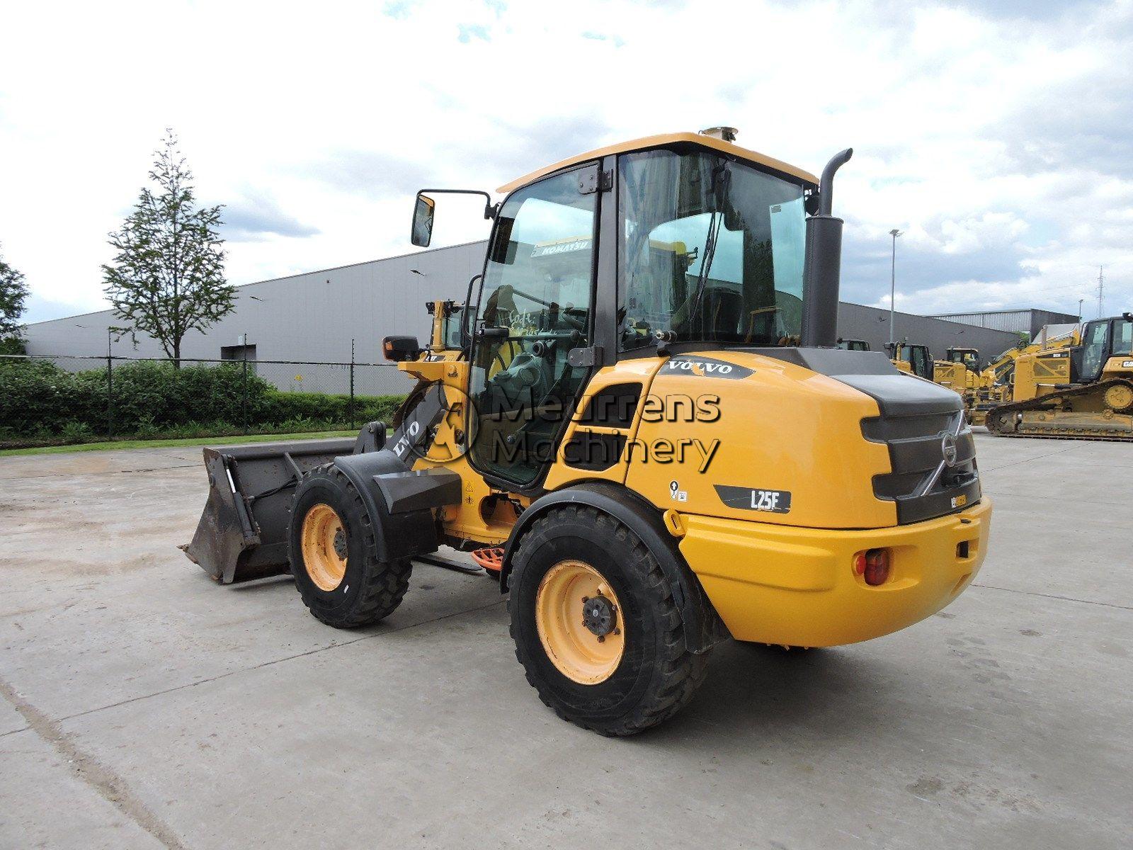 VOLVO L25F front loader