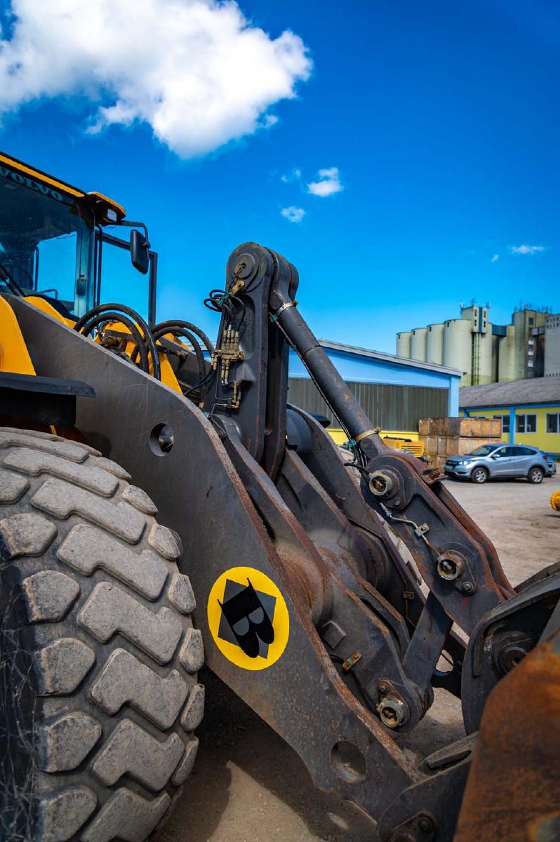 VOLVO L180H front loader