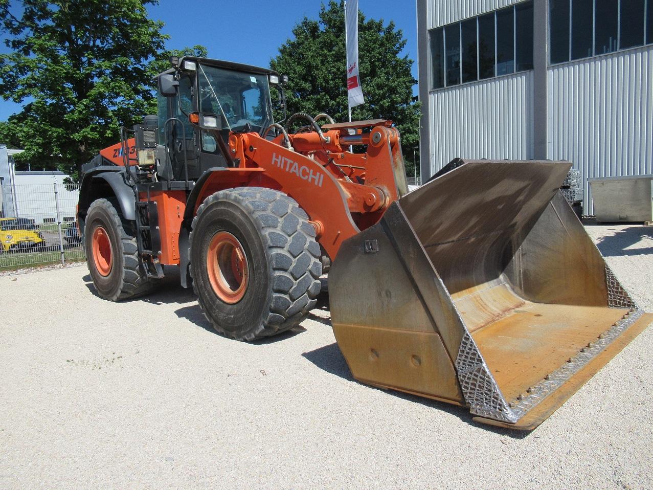 HITACHI ZW 330 front loader