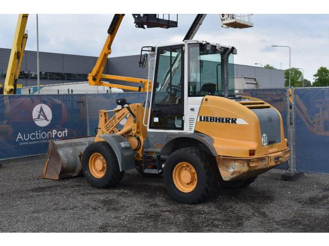 LIEBHERR L 507 Stereo front loader