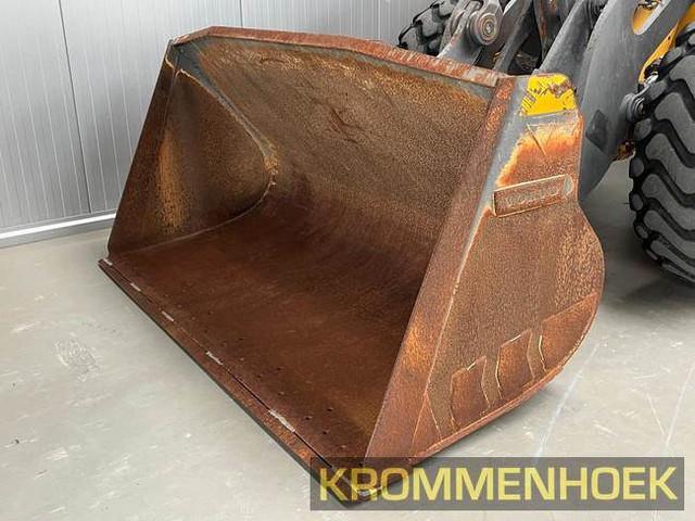 VOLVO L70H front loader