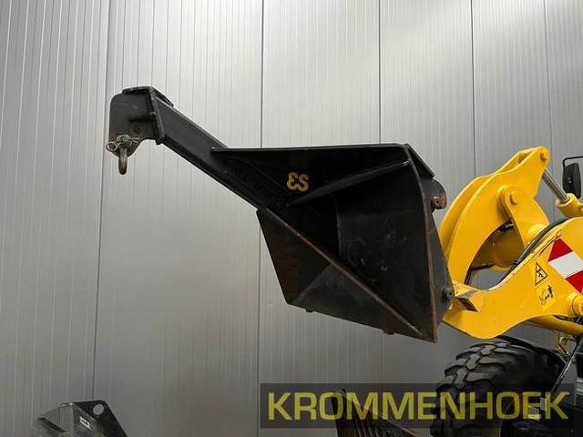 KOMATSU WA80M-8E0 front loader