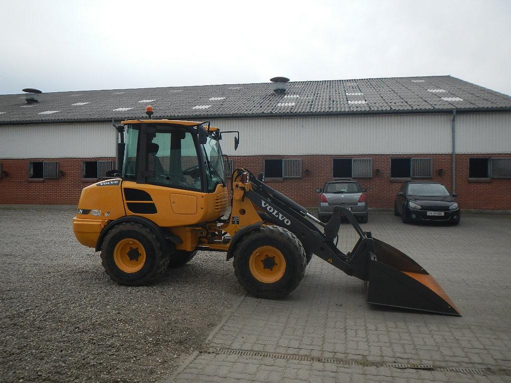 VOLVO L25F front loader