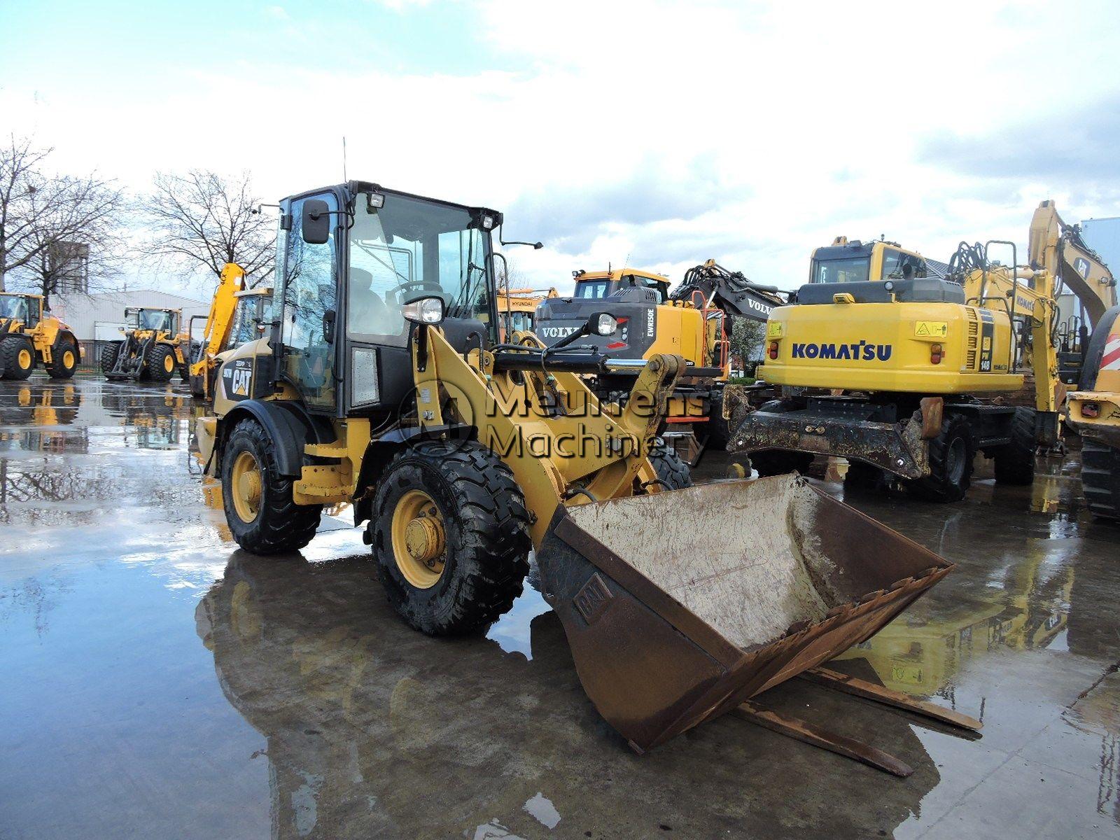 CATERPILLAR 907H front loader