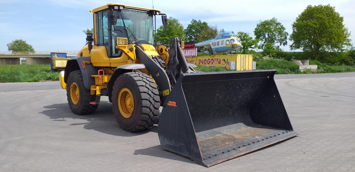 VOLVO L 90 front loader