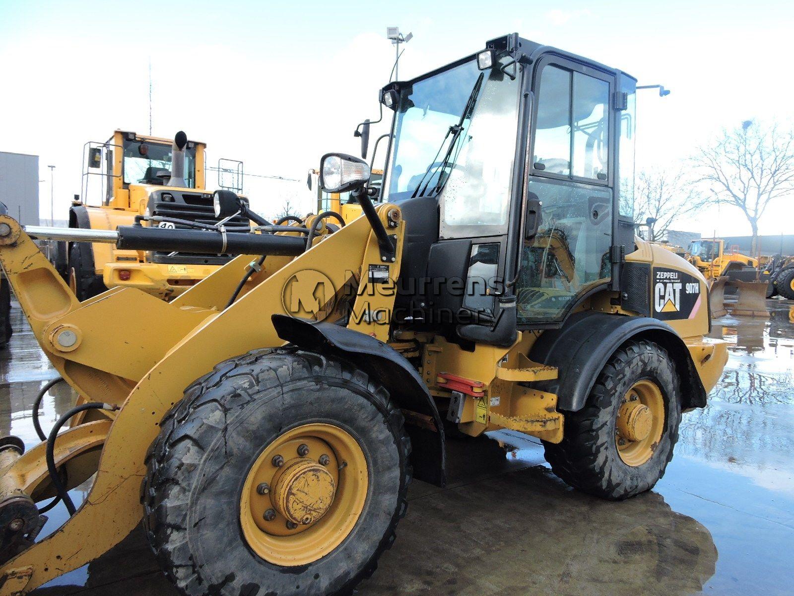 CATERPILLAR 907H front loader