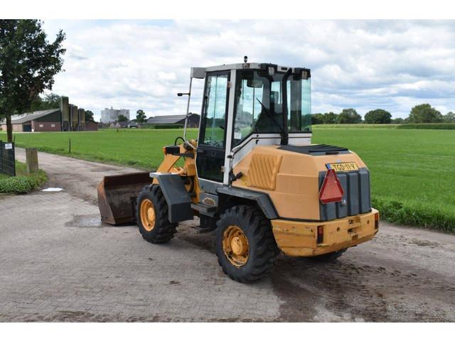 LIEBHERR L 506 Compact front loader