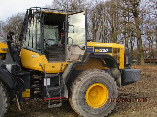 KOMATSU WA 320-3 front loader