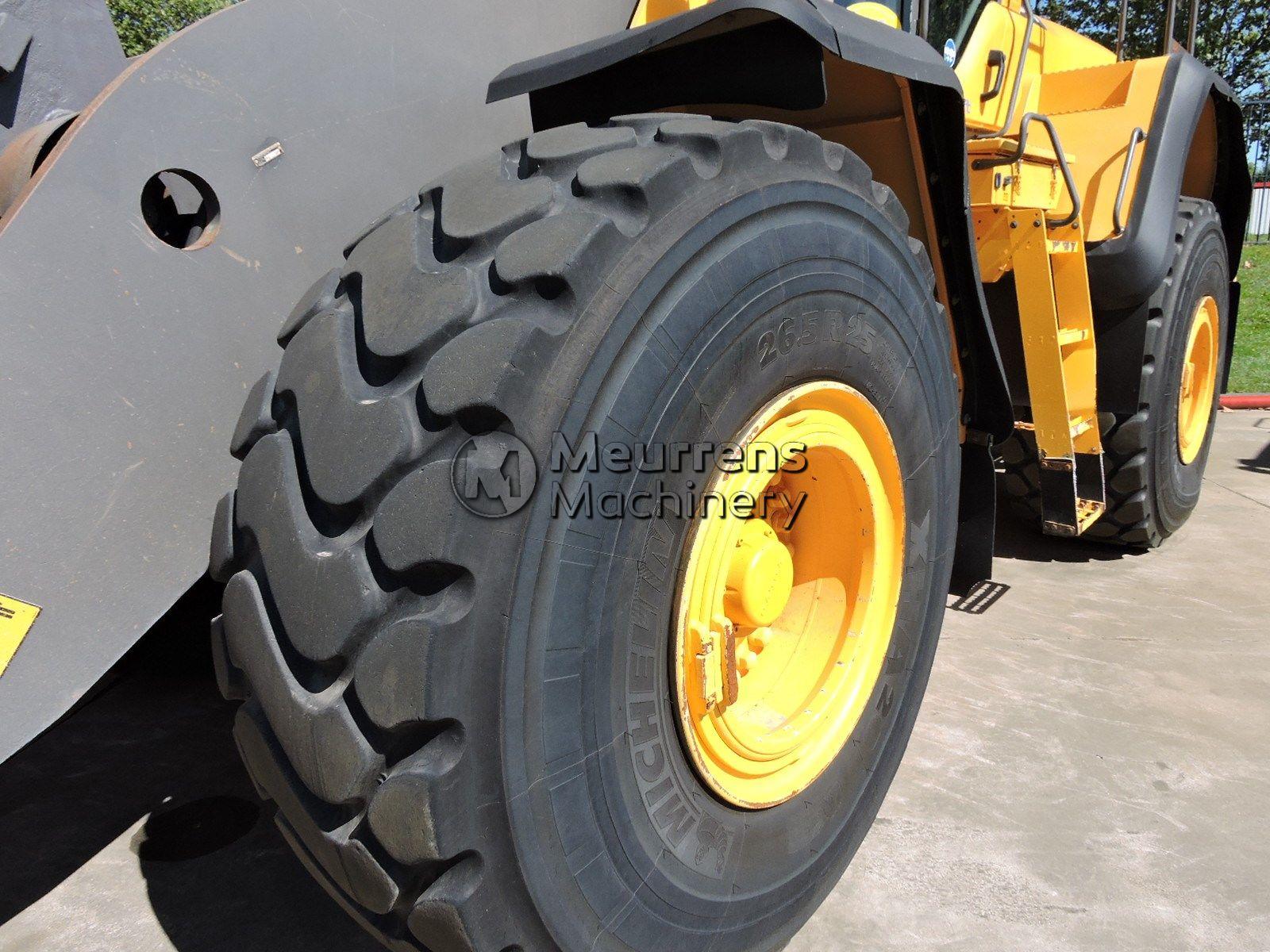 VOLVO L180G front loader