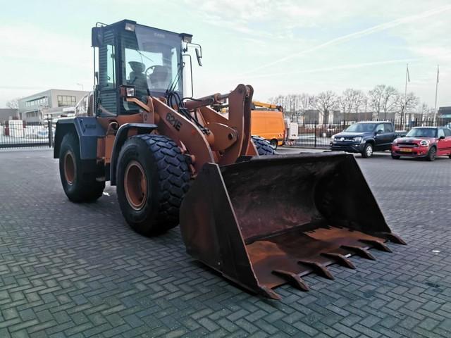 CASE 621 E front loader