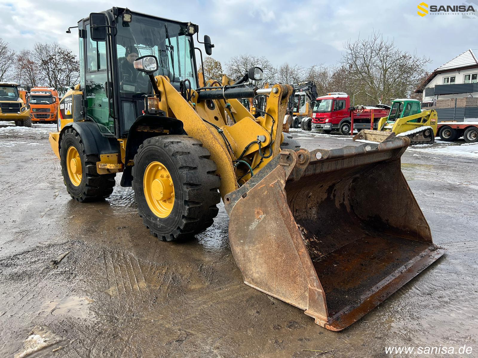 CATERPILLAR 906M front loader