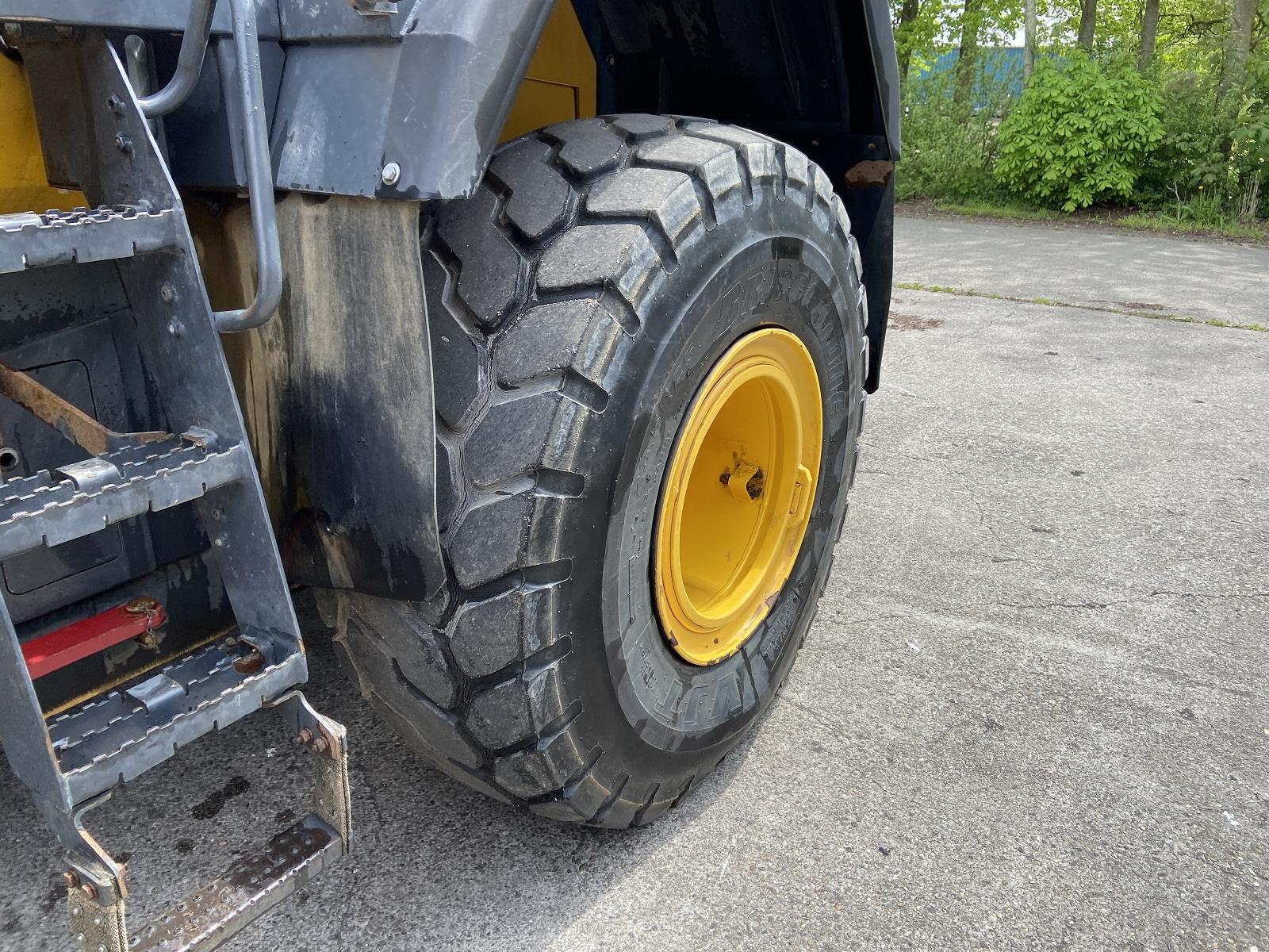 KOMATSU WA 430-6 front loader