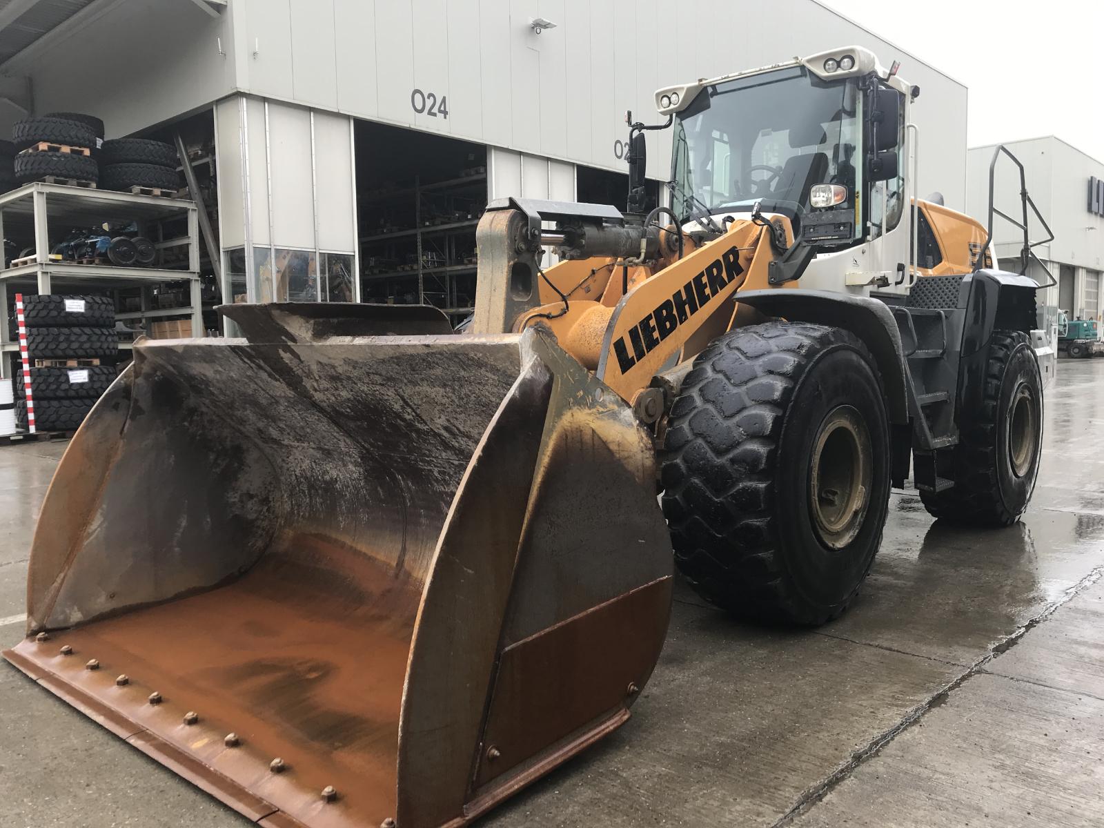 LIEBHERR L 566 XPower front loader