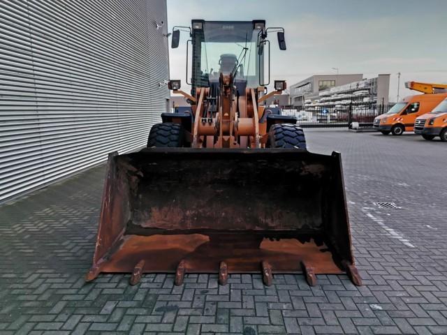 CASE 621 E front loader