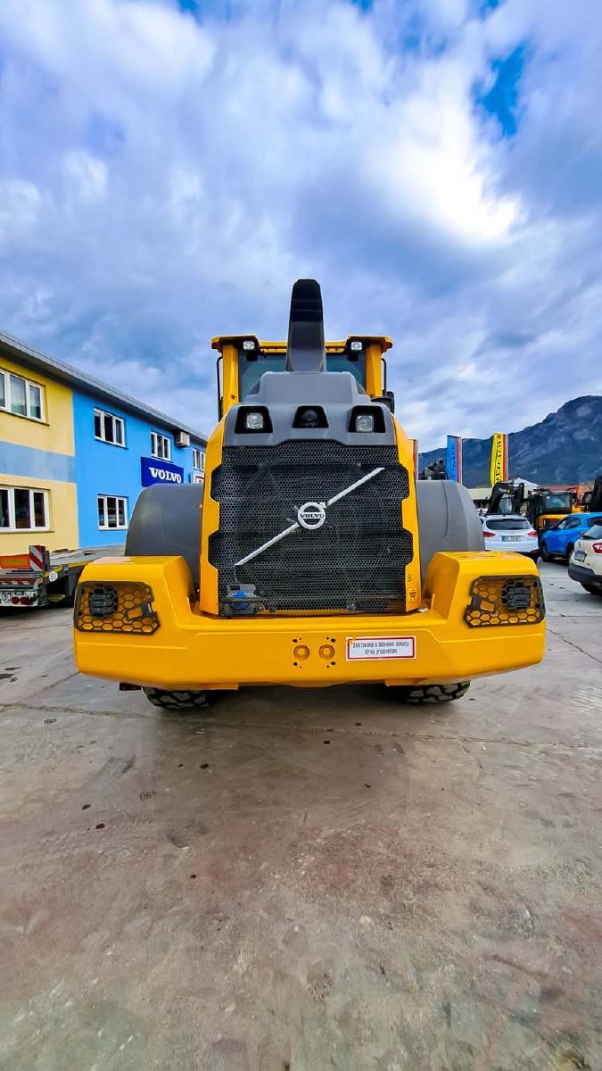 VOLVO L90H front loader