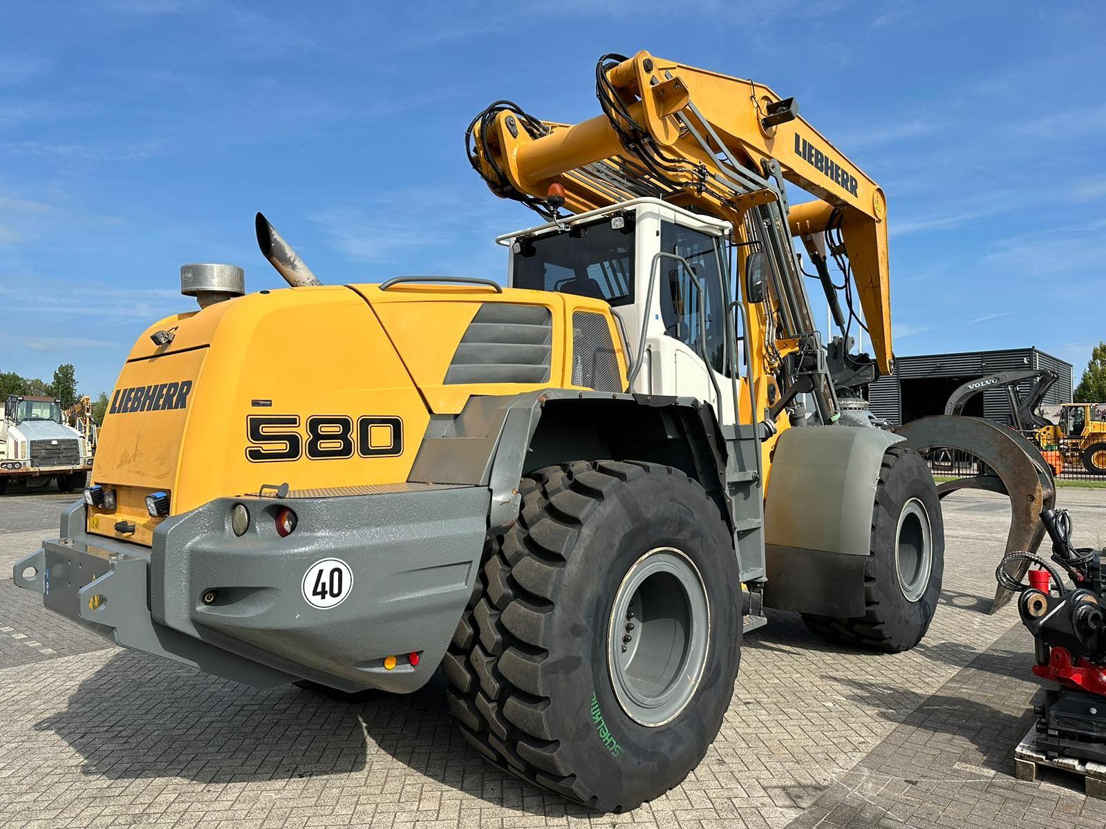 LIEBHERR L 580 front loader