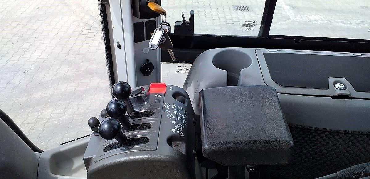 VOLVO L 90 front loader