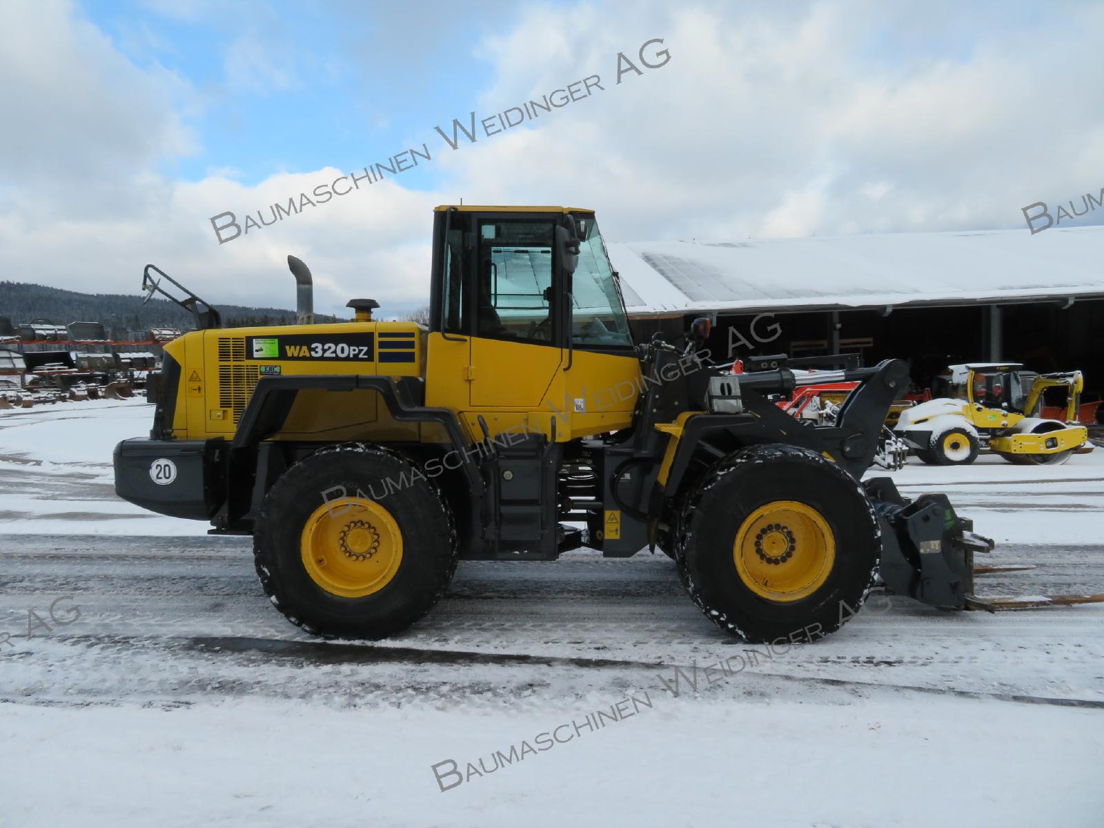 KOMATSU WA320PZ-6 front loader