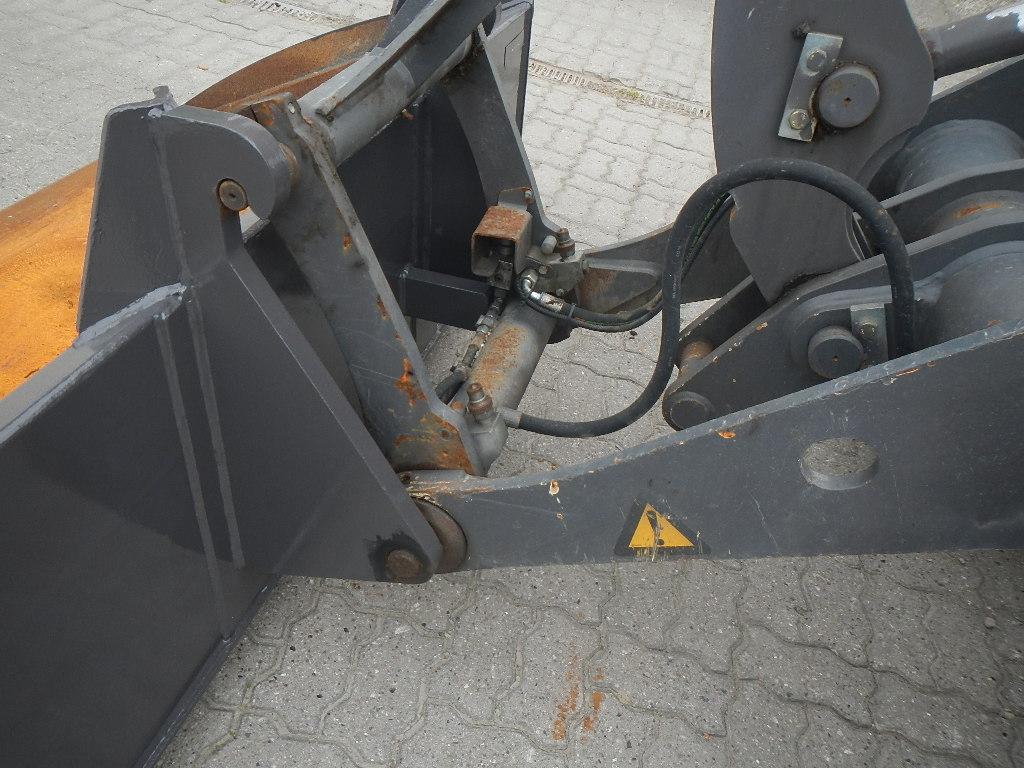 VOLVO L25F front loader