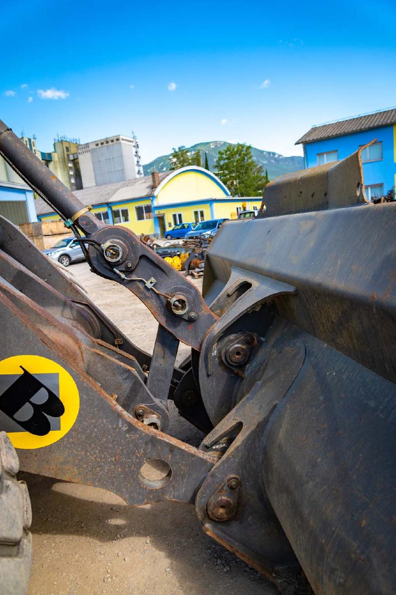 VOLVO L180H front loader