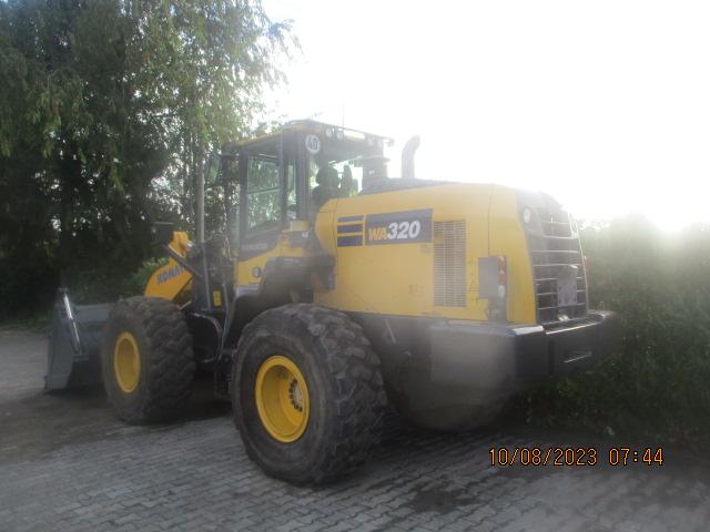 KOMATSU WA 320-3 front loader