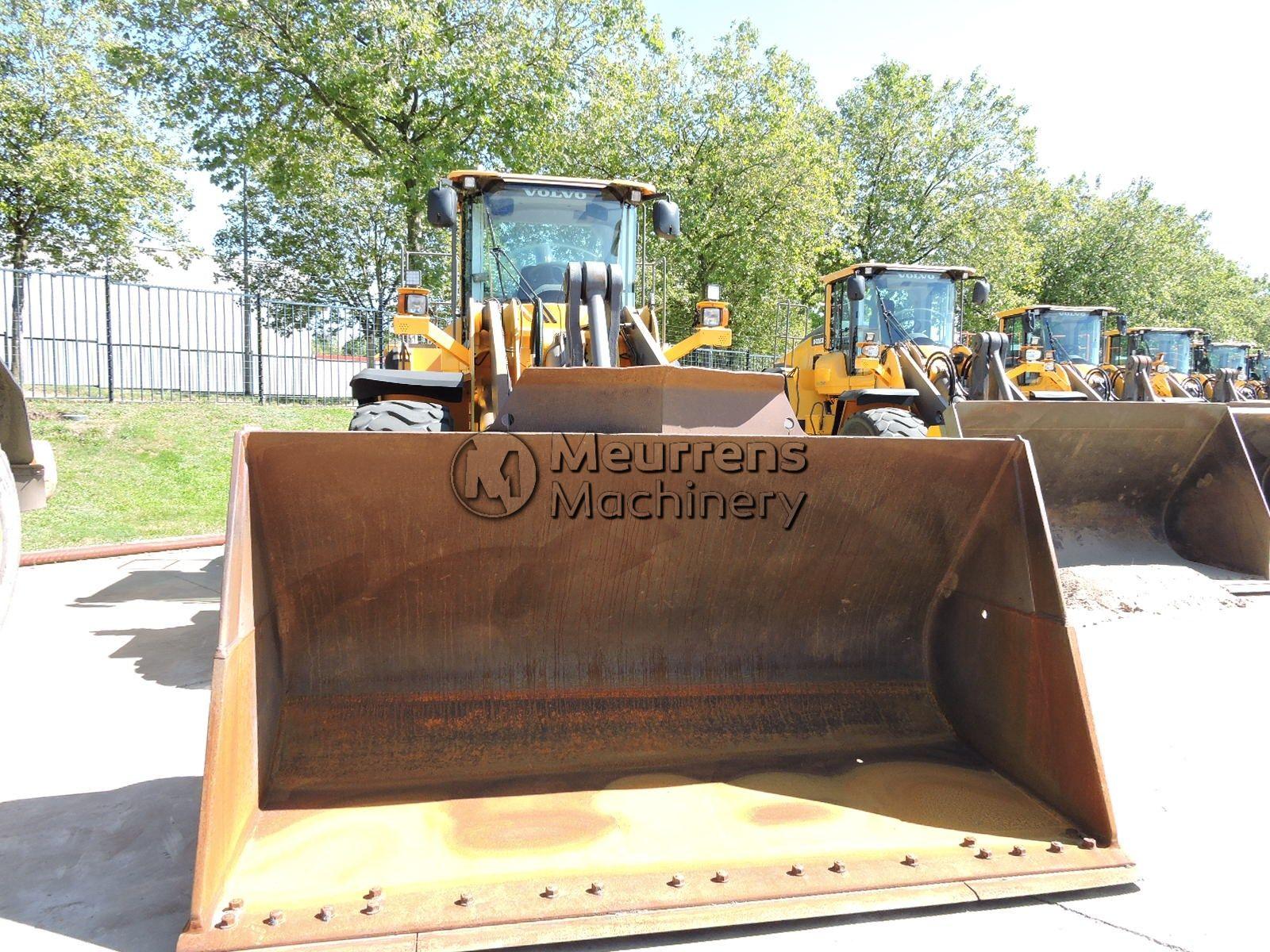 VOLVO L180G front loader