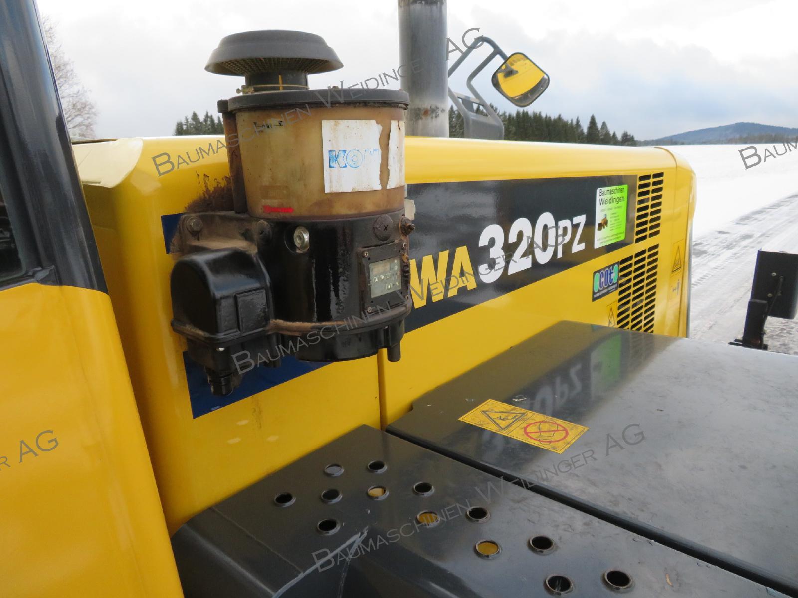 KOMATSU WA320PZ-6 front loader