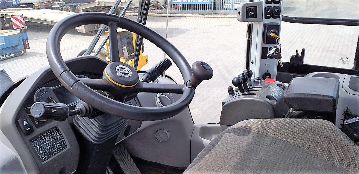 VOLVO L 90 front loader