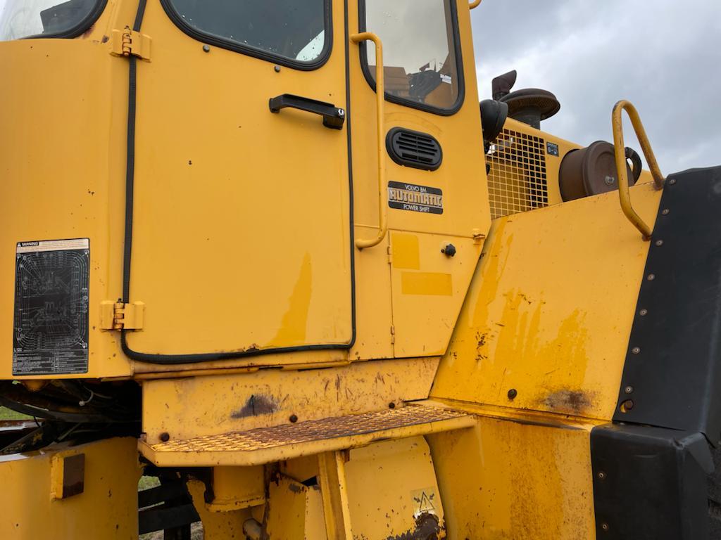 VOLVO L 120 front loader