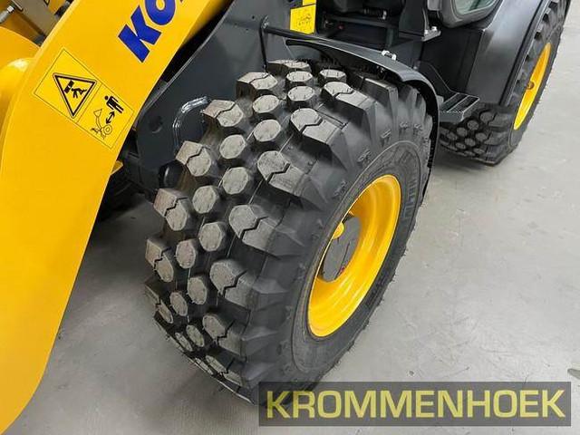 KOMATSU WA70M-8E0 front loader