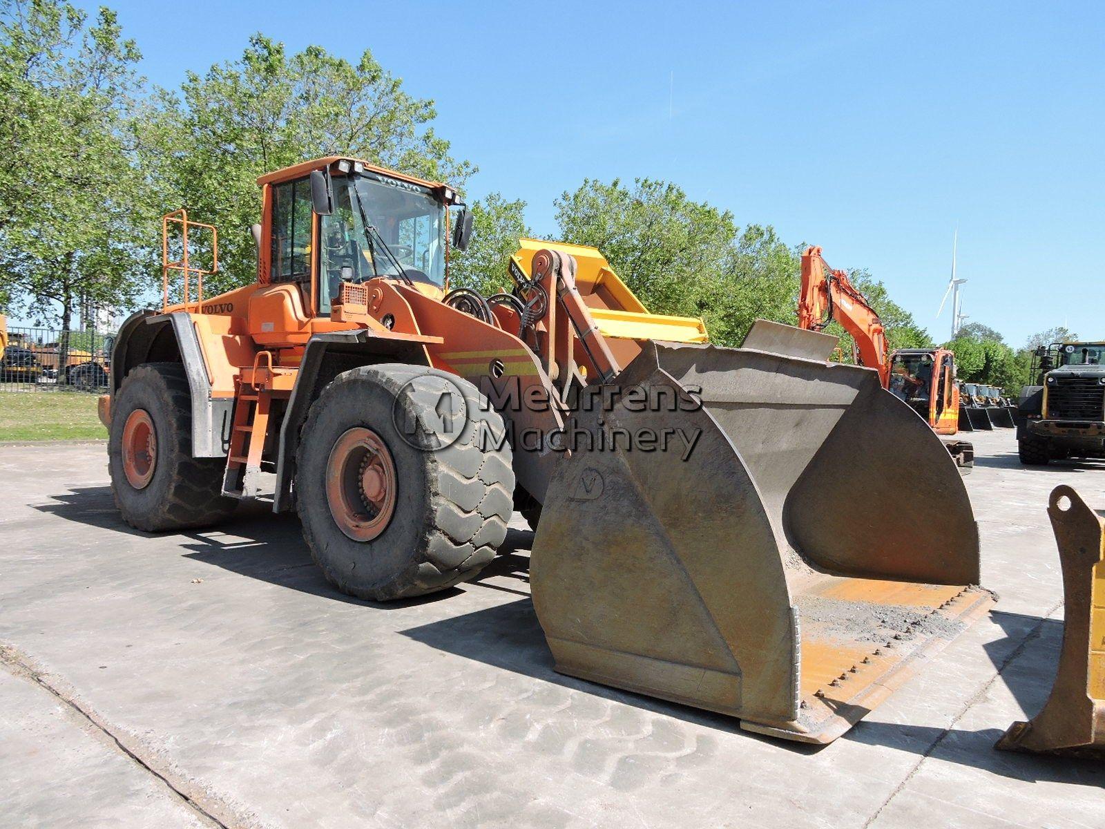 VOLVO L220F front loader