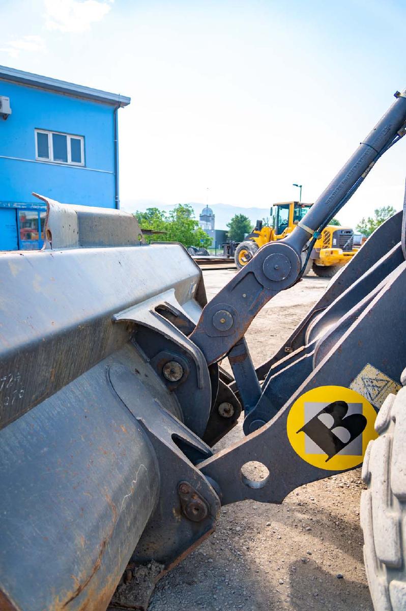 VOLVO L180H front loader