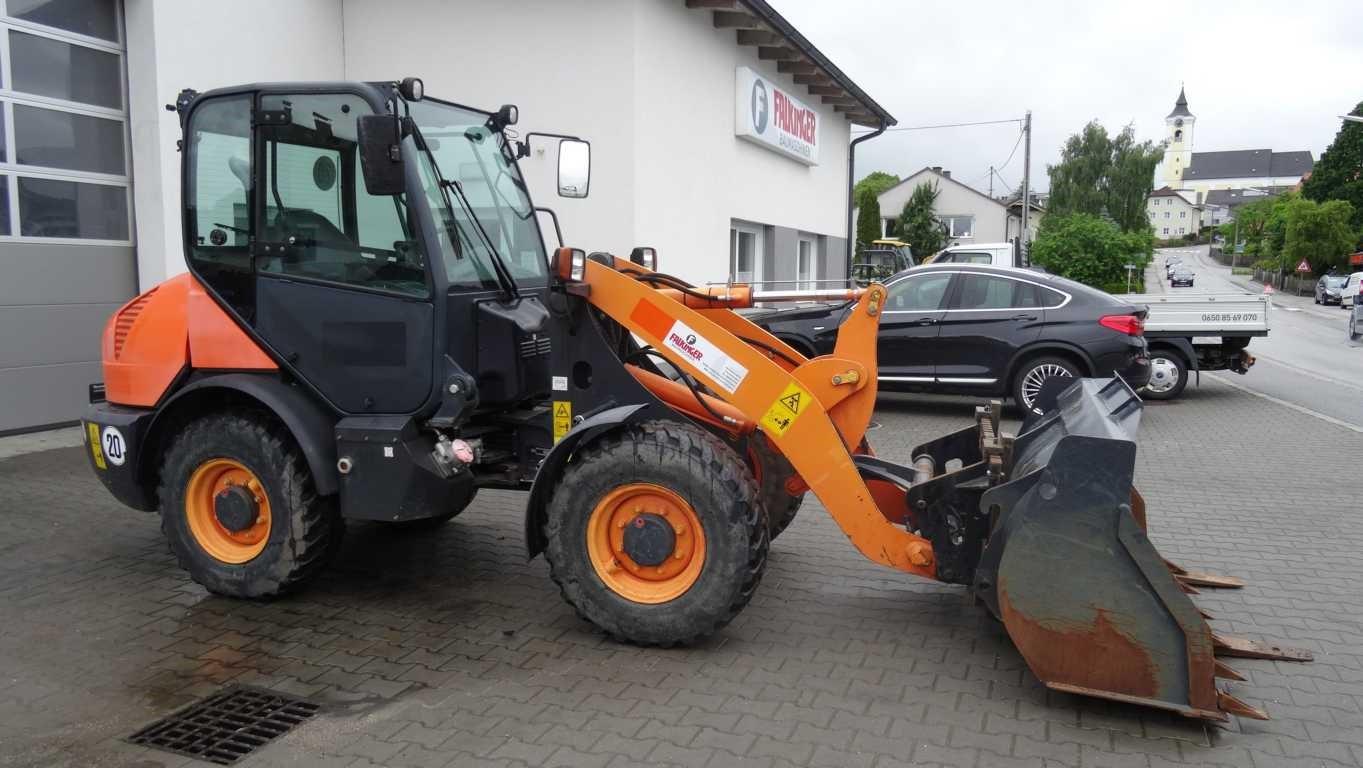 KOMATSU WA70-7 front loader