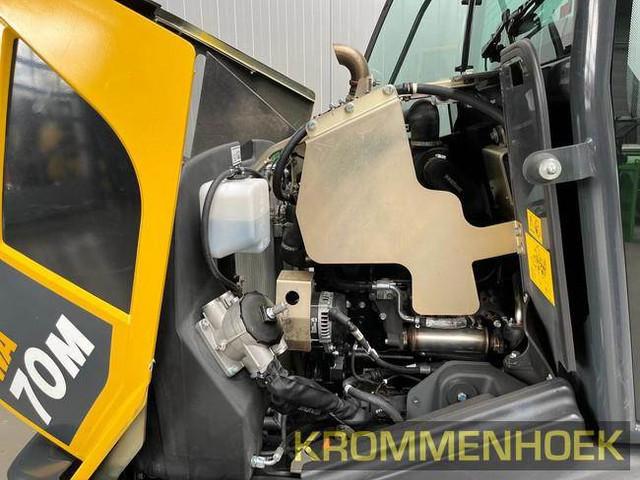 KOMATSU WA70M-8E0 front loader