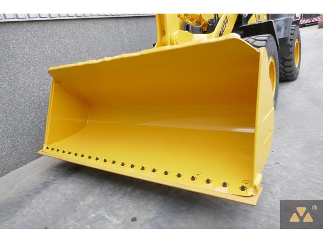 KOMATSU WA320-7 front loader