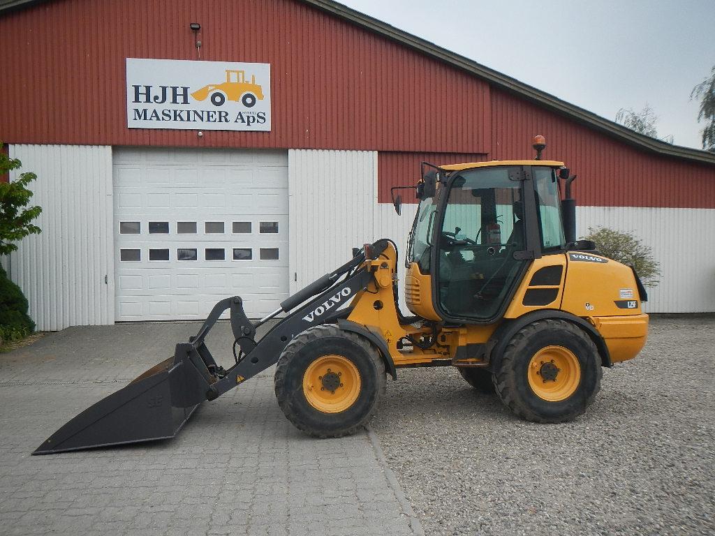 VOLVO L25F front loader