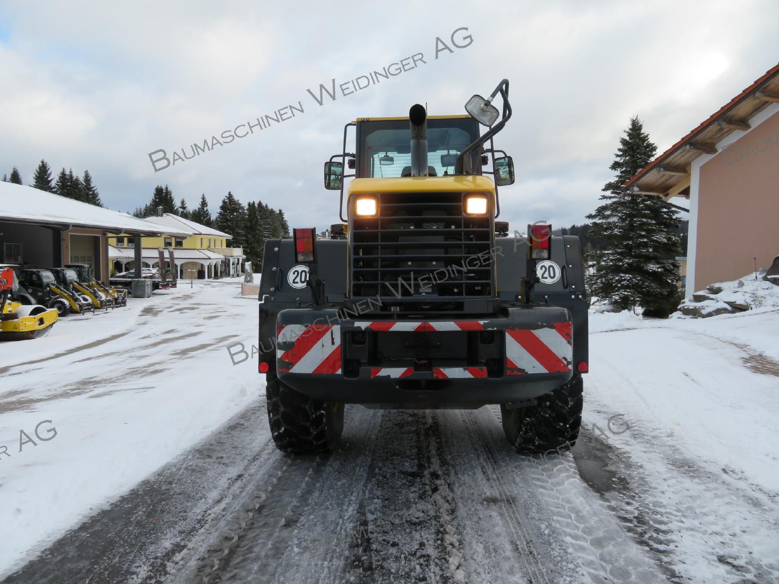 KOMATSU WA320PZ-6 front loader