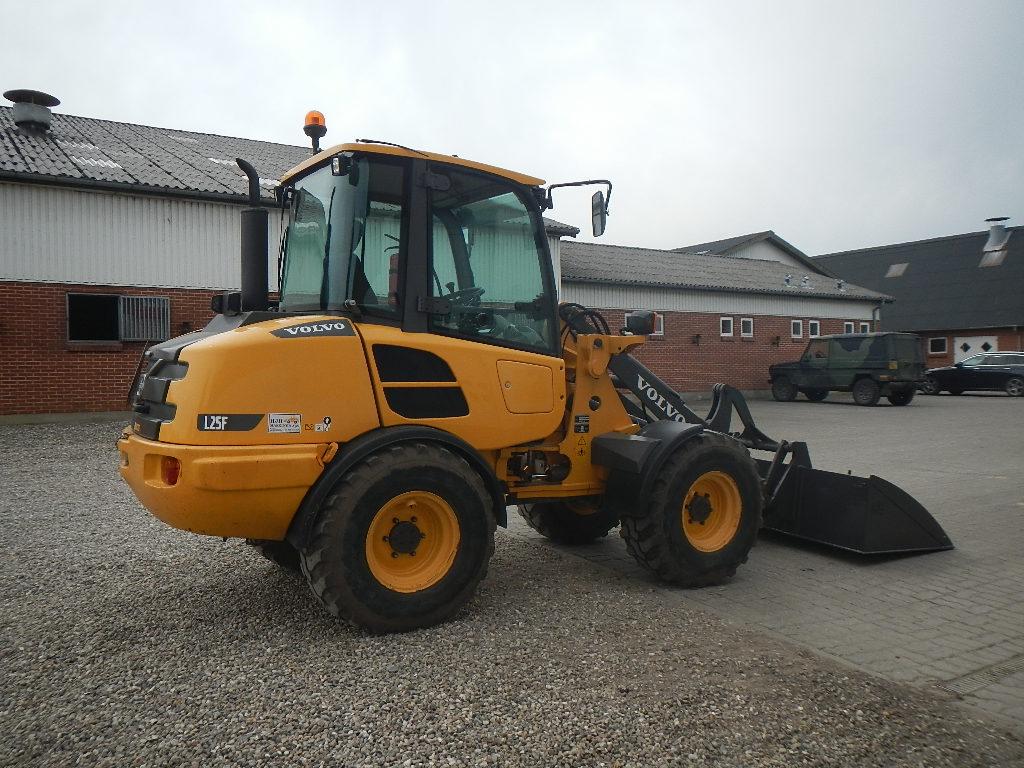 VOLVO L25F front loader